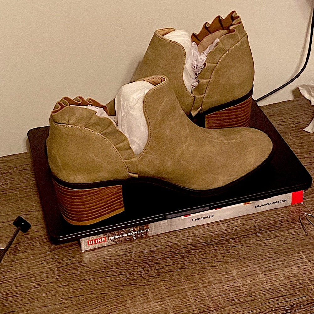 Journee Collection Shoe Boots